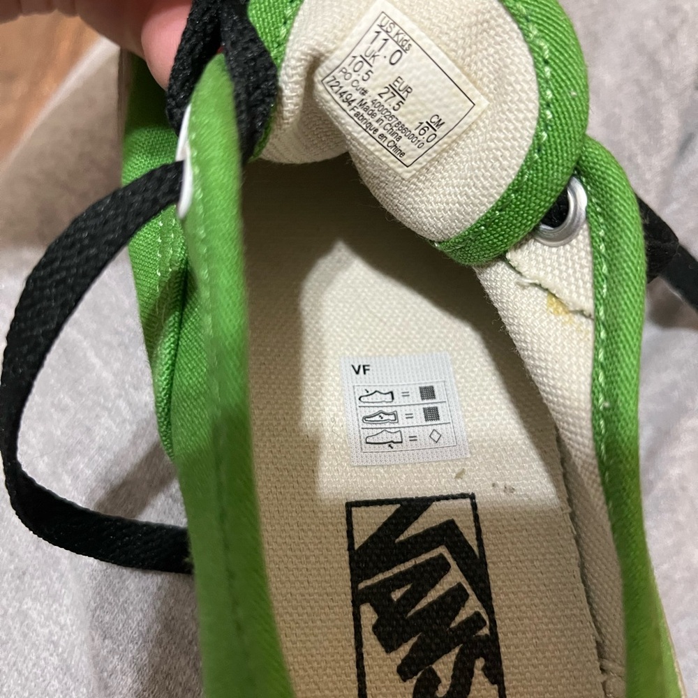 Vans Green Sneakers with Black Laces and White Soles - Picture 7 of 7